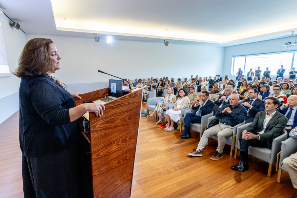 Susana Gorbeña dio la bienvenida al acto.